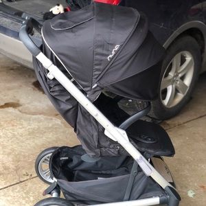 Tavo Nuna stroller in caviar